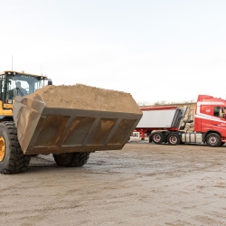 Transport af sand og grus